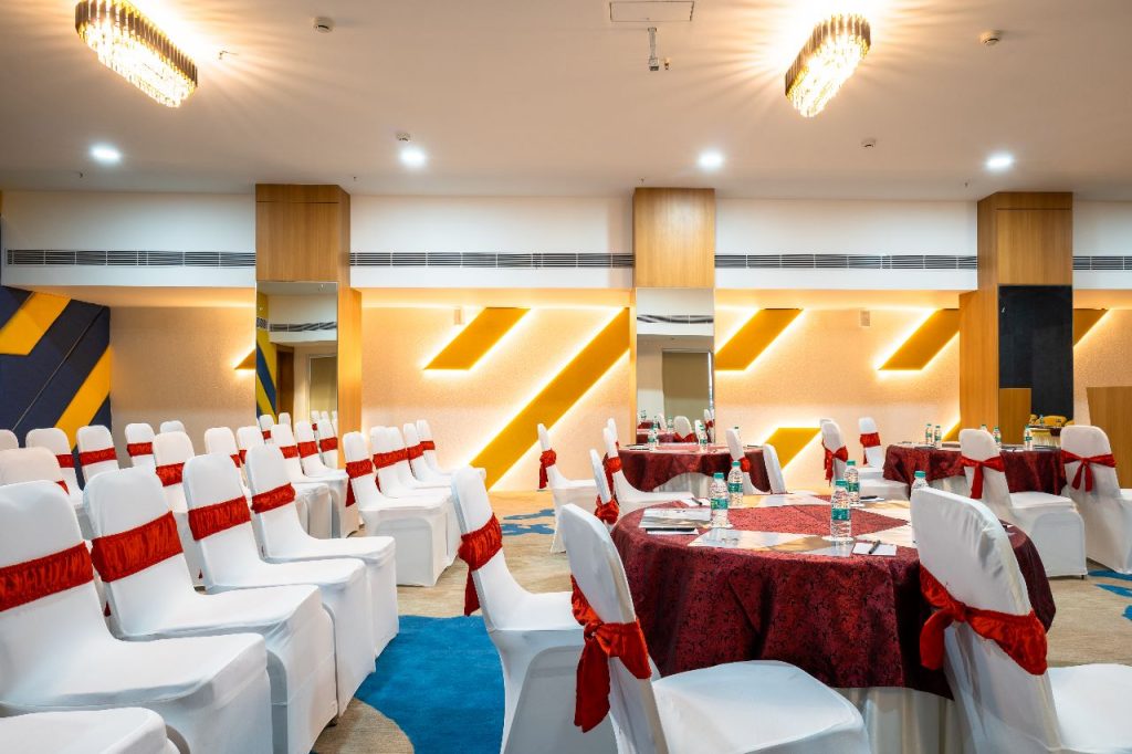 Well-decorated banquet hall for weddings and conferences