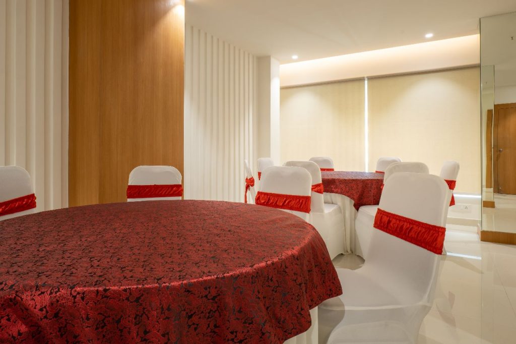 Spacious conference hall for business events
